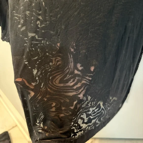 Lululemon tee - Picture 2 of 2